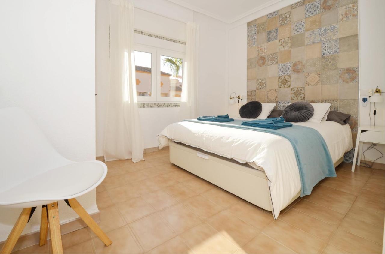 Punta Prima Pleasure With Private Parking In A Gated Community Close To The Beach Torrevieja Exterior foto